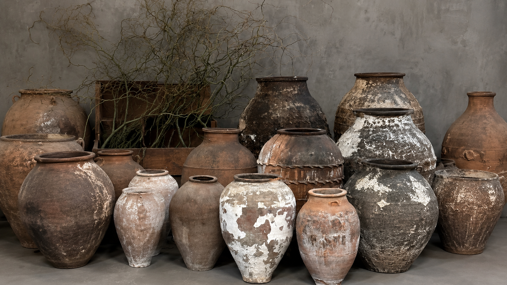 POTTERY, VASES & CERAMICS